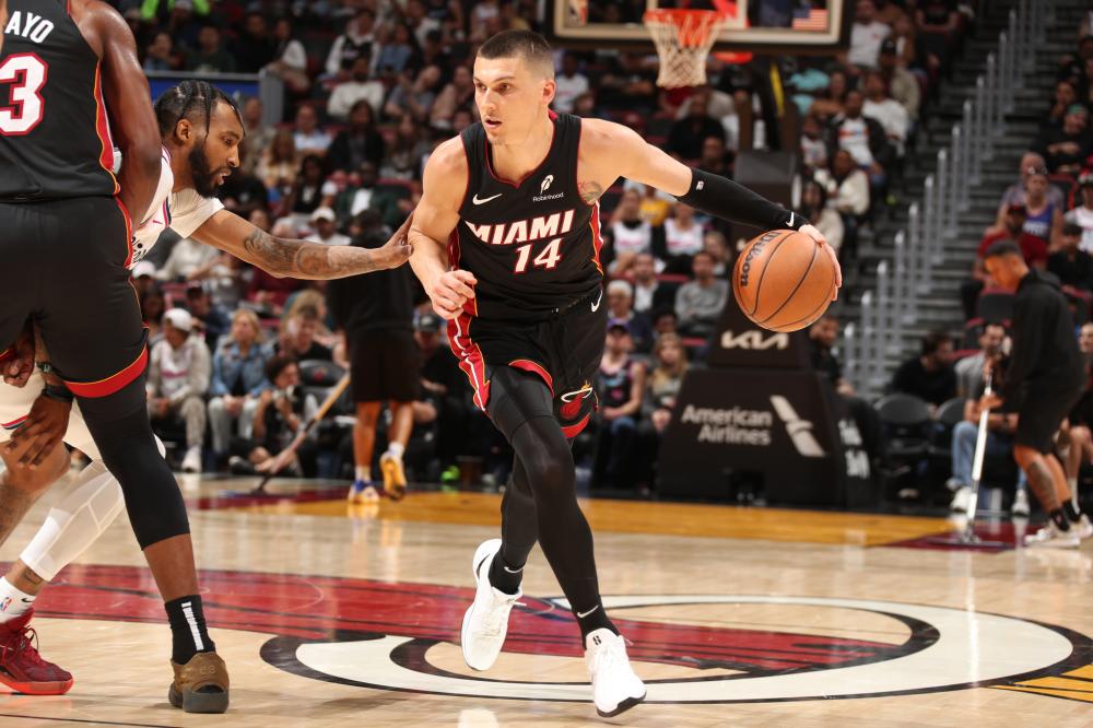 火爆球市！国足世预赛vs澳大利亚门票15分钟，各平台已基本售罄.