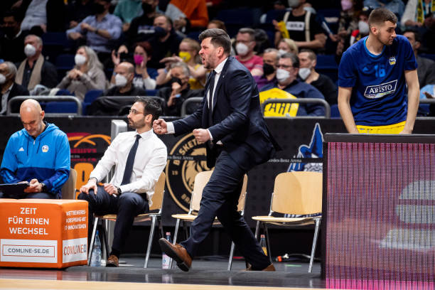 屡次为球队 屡次为球队