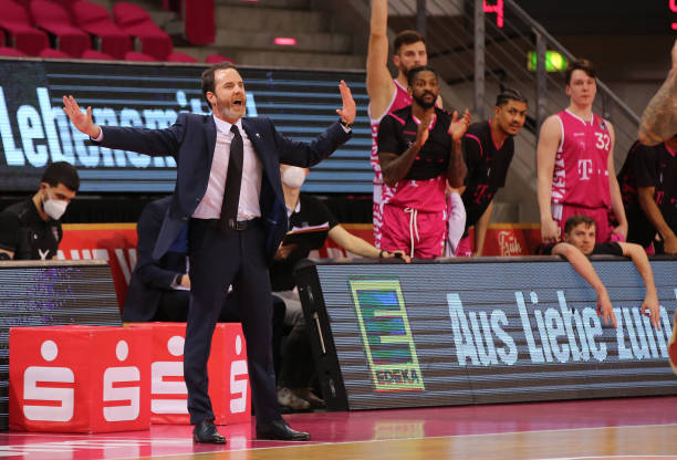 公开向卡戴 公开向卡戴